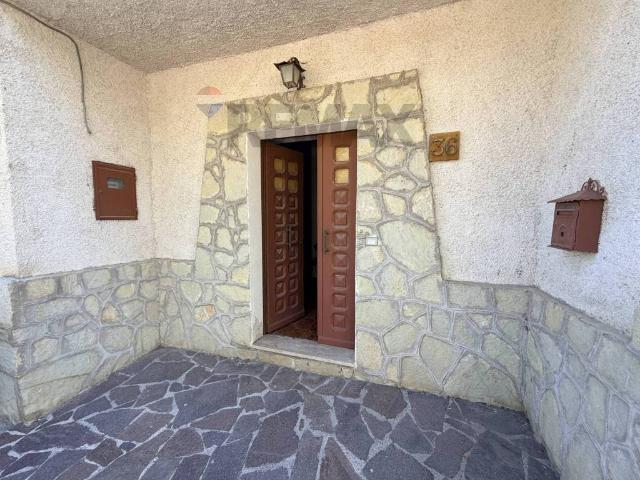 Casa indipendente in vendita a Bisegna AQ