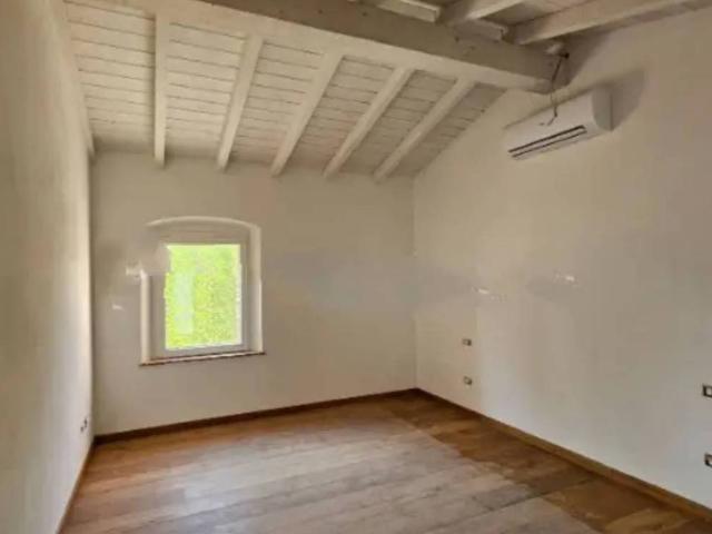 Casa indipendente in vendita a Bisuschio VA