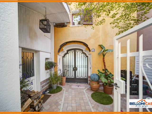 Casa indipendente in vendita a Bisuschio VA