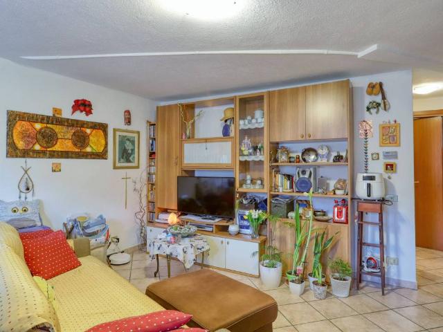 Casa indipendente in vendita a Bisuschio VA