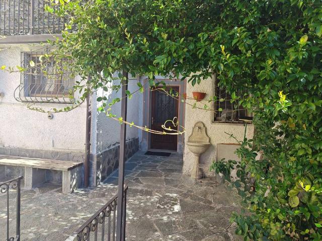Casa indipendente in vendita a Blessagno CO