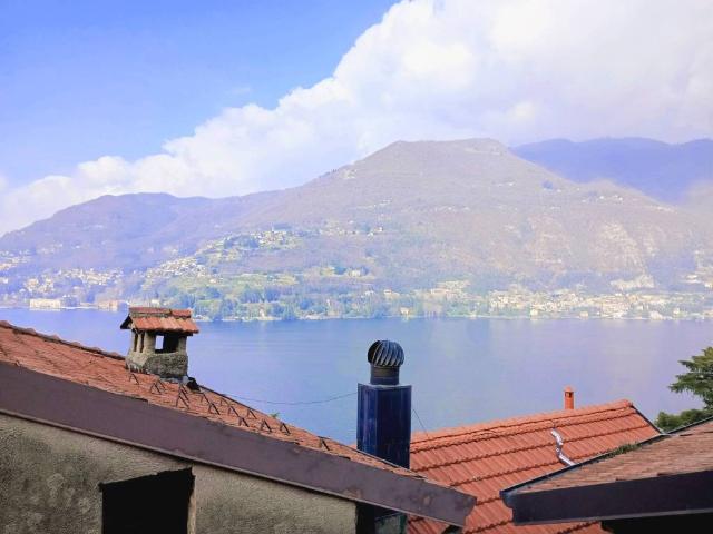 Casa indipendente in vendita a Blevio CO