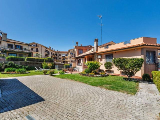 Casa indipendente in vendita a Bracciano RM