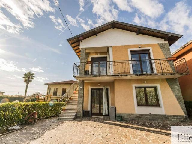 Casa indipendente in vendita a Brebbia VA