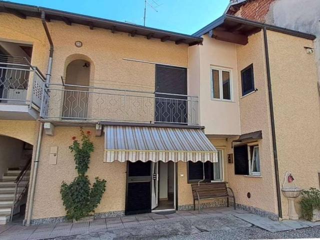 Casa indipendente in vendita a Brebbia VA