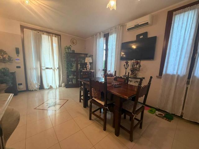 Casa indipendente in vendita a Brescello RE