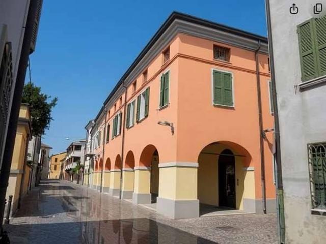 Palazzo / Stabile in vendita a Brescello RE