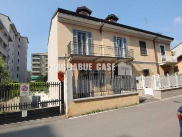 Casa indipendente in vendita a Bresso MI
