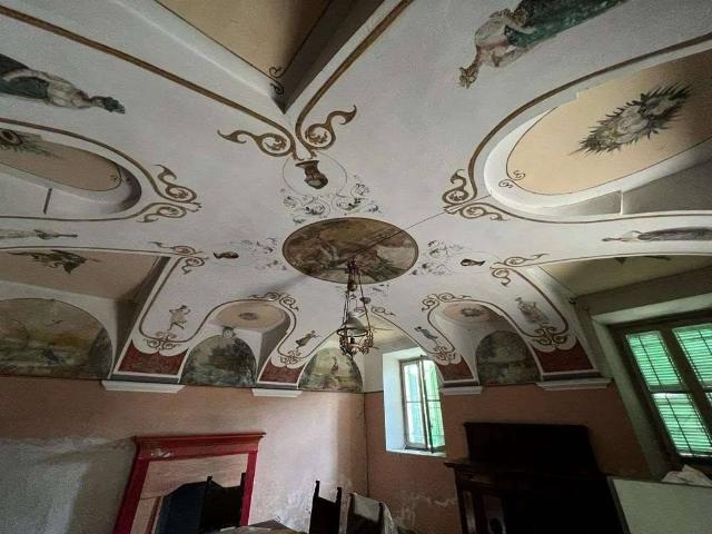 Casa indipendente in vendita a Brezzo di Bedero VA