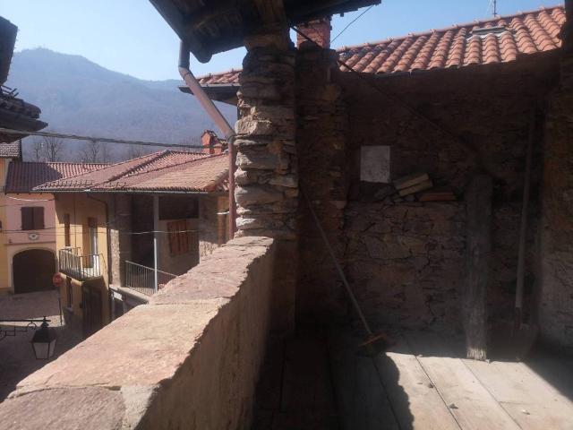 Casa indipendente in vendita a Brinzio VA