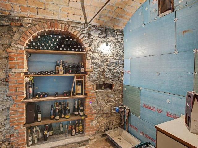 Casa indipendente in vendita a Brissago Valtravaglia VA