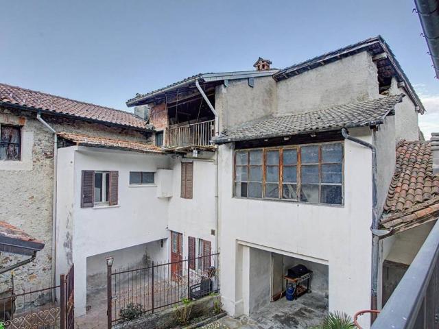 Casa indipendente in vendita a Brissago Valtravaglia VA
