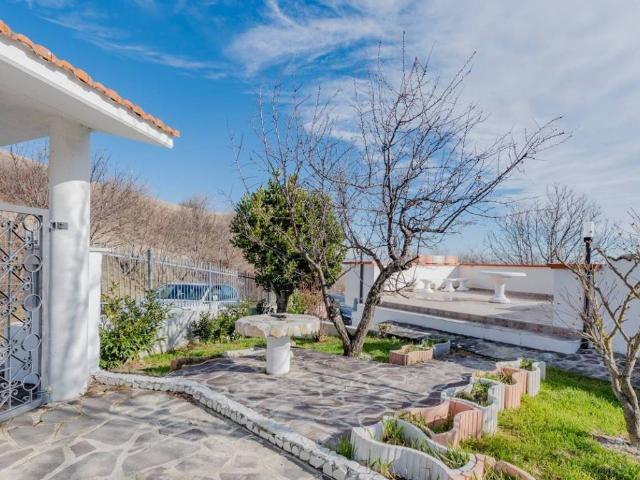 Casa indipendente in vendita a Brittoli PE