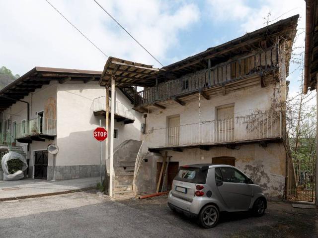 Casa indipendente in vendita a Brondello CN