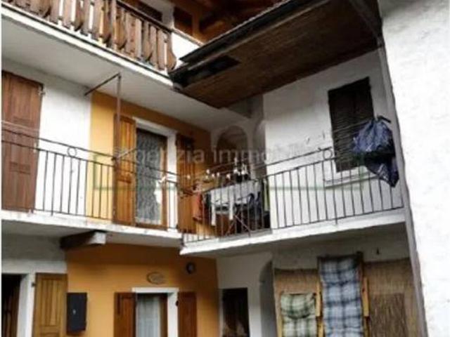 Casa indipendente in vendita a Brovello Carpugnino VB