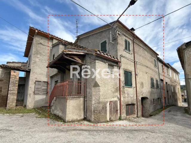 Casa indipendente in vendita a Sarnano MC