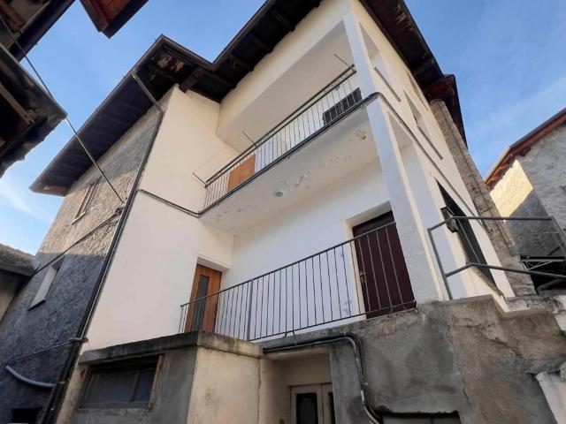 Casa indipendente in vendita a Buglio in Monte SO