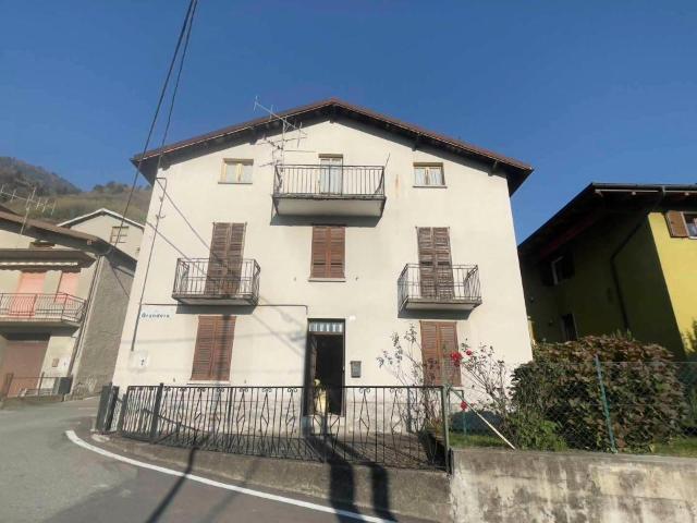 Casa indipendente in vendita a Buglio In Monte