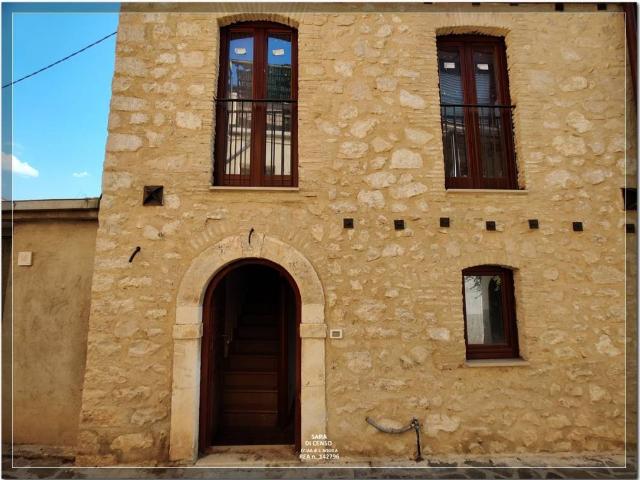 Casa indipendente in vendita a Bugnara AQ