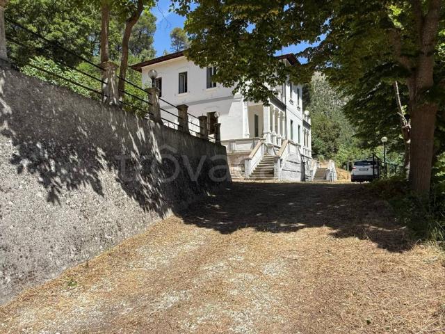 Casa indipendente in vendita a Bussi sul Tirino via Stazione, 4