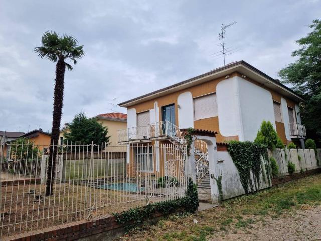 Casa indipendente in vendita a Busto Arsizio VA