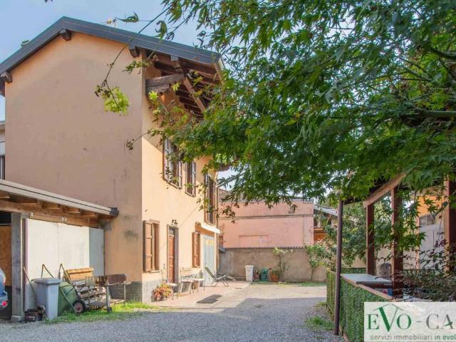 Casa indipendente in vendita a Busto Arsizio VA