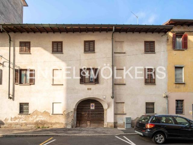 Casa indipendente in vendita a Busto Arsizio VA