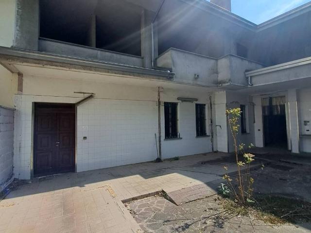 Casa indipendente in vendita a Busto Garolfo MI
