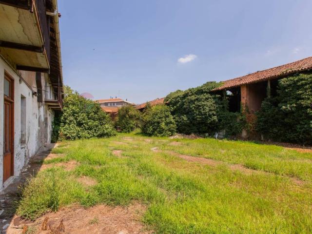 Casa indipendente in vendita a Busto Garolfo MI