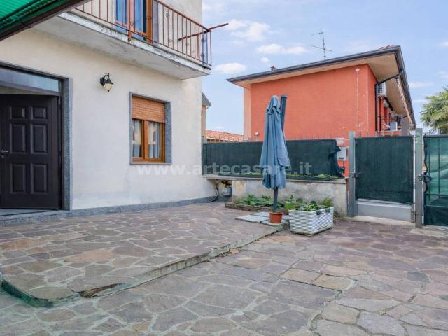 Casa indipendente in vendita a Busto Garolfo MI