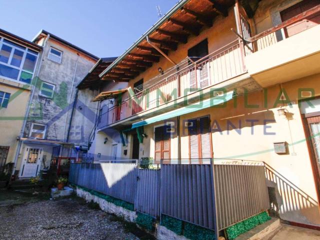 Casa indipendente in vendita a Golasecca VA