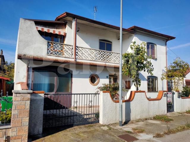 Casa indipendente in vendita a Goro