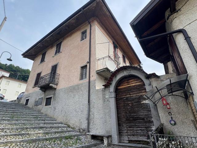Casa indipendente in vendita a Gorno