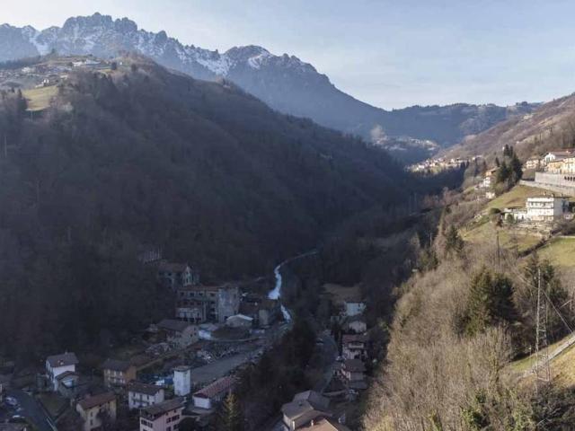 Casa indipendente in vendita a Gorno BG