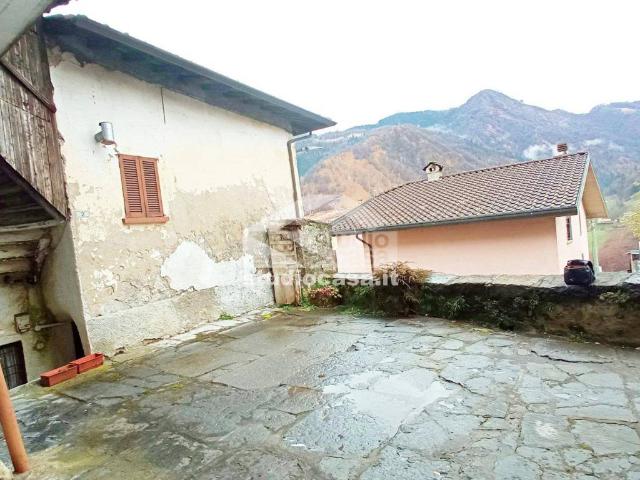 Casa indipendente in vendita a Gorno BG