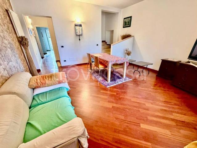 Casa indipendente in vendita a Gossolengo piazza Roma