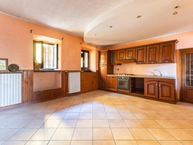 Casa indipendente in vendita a Gattico Veruno NO