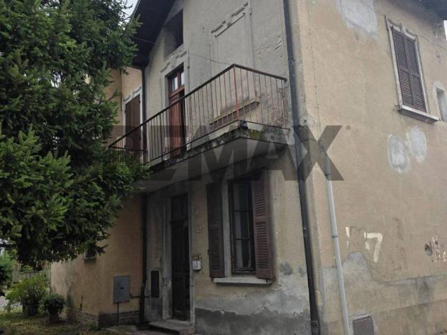 Casa indipendente in vendita a Gavirate VA