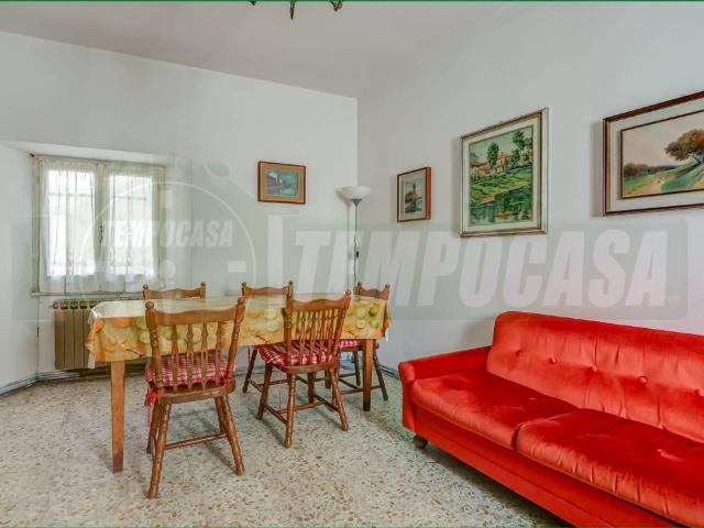 Casa indipendente in vendita a Gavirate VA