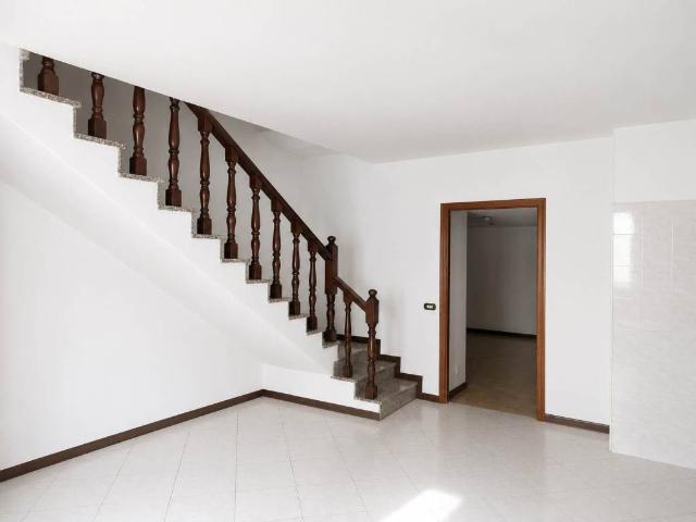 Casa indipendente in vendita a Gazzola PC