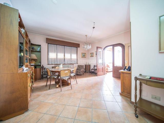 Casa indipendente in vendita a Gazzada Schianno