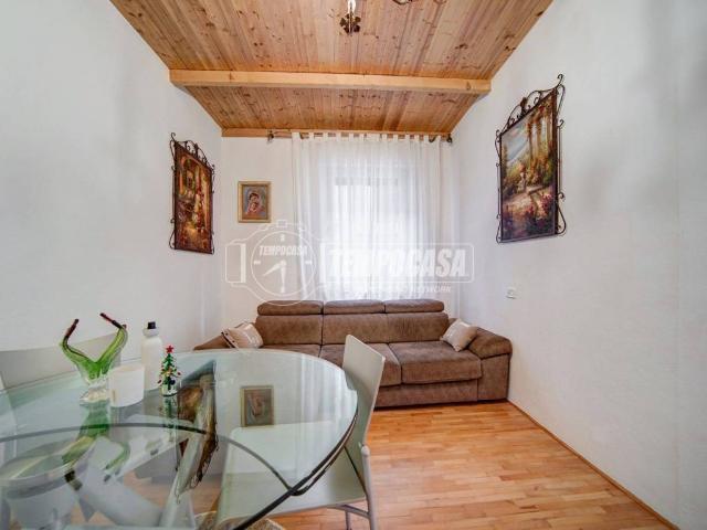 Casa indipendente in vendita a Gazzada Schianno VA