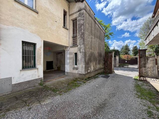 Casa indipendente in vendita a Gazzada Schianno VA