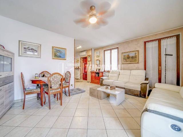 Casa indipendente in vendita a Gazzada Schianno VA