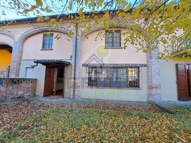 Casa indipendente in vendita a Gadesco Pieve Delmona CR