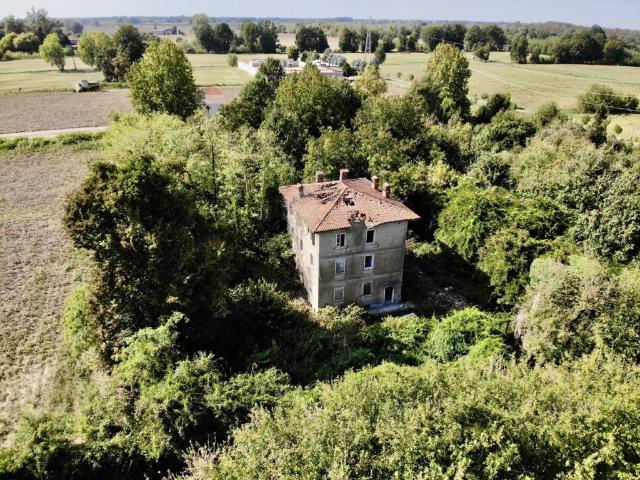 Casa indipendente in vendita a Gadesco Pieve Delmona CR