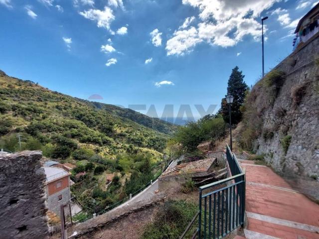 Casa indipendente in vendita a Gallodoro ME