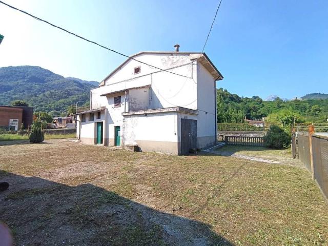Casa indipendente in vendita a Gallicano LU