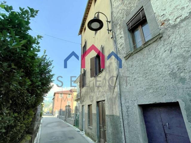 Casa indipendente in vendita a Gallicano LU