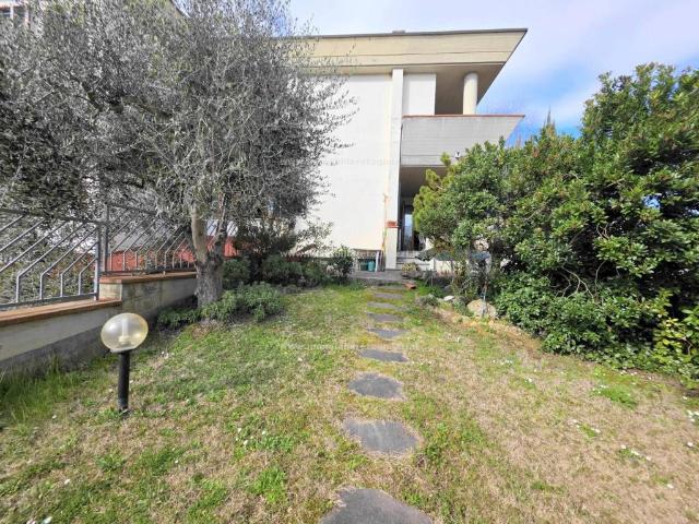 Casa indipendente in vendita a Gambassi Terme FI